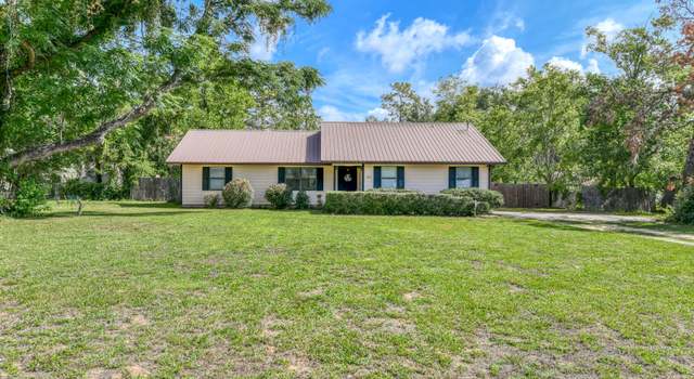 Photo of 104 Crestwood Dr, Interlachen, FL 32148