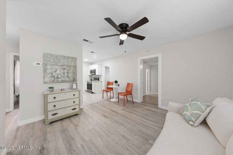 Photo of 5325 Woodcrest Rd Jacksonville, FL 32205