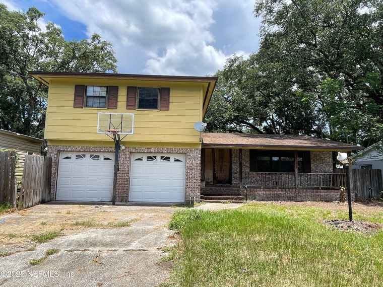 Photo of 8263 Caravelle Dr Jacksonville, FL 32244