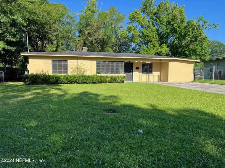 Photo of 1288 Peacefield Dr Jacksonville, FL 32205
