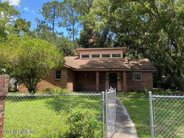 Photo of 2121 Sessions Ln Jacksonville, FL 32207