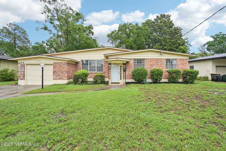 Photo of 7437 Ortega Hills Dr Jacksonville, FL 32244
