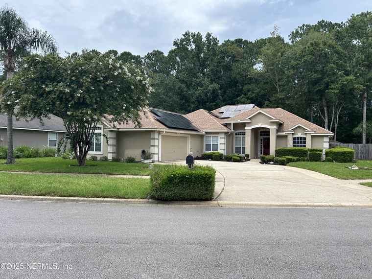 Photo of 5221 Camelot Forest Dr Jacksonville, FL 32258