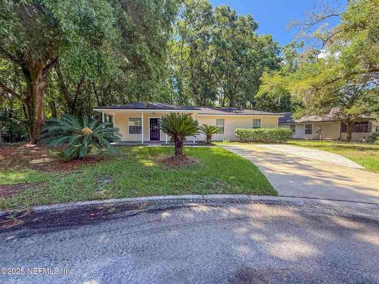 Photo of 1508 Golf Forest Dr Jacksonville, FL 32208