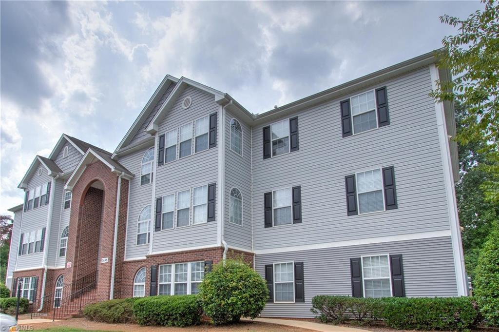 New Apartments On Cotswold Ave Greensboro Nc with Modern Garage