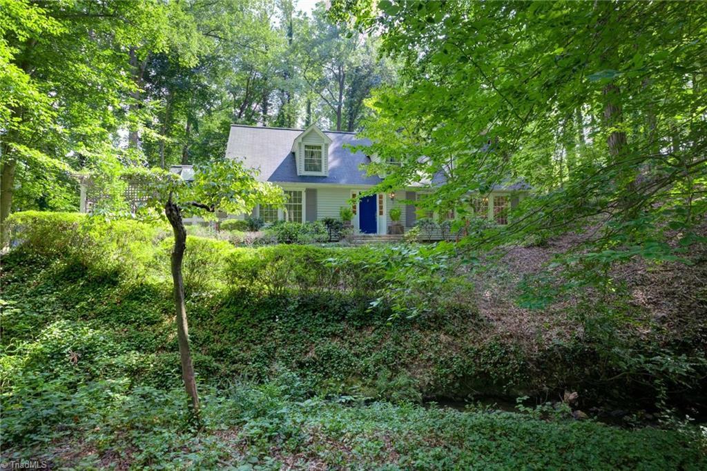 909 Parkwood Cir, High Point, NC 27262