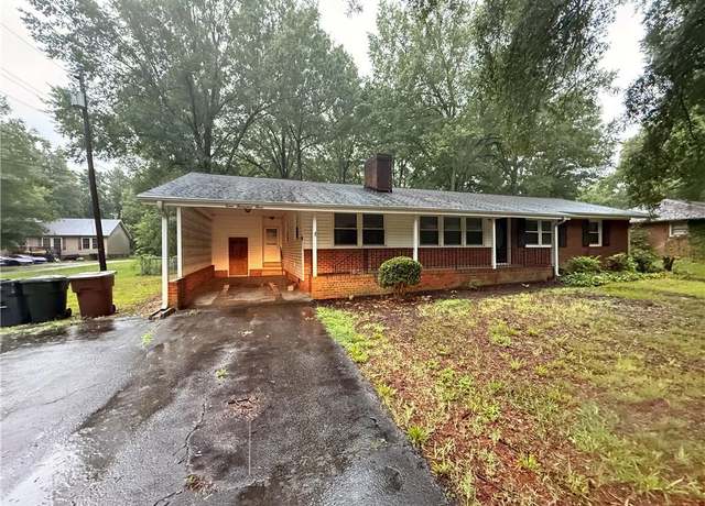 Property at 4003 Broadacres Dr, Greensboro, NC 27407, 2 beds, 2 baths