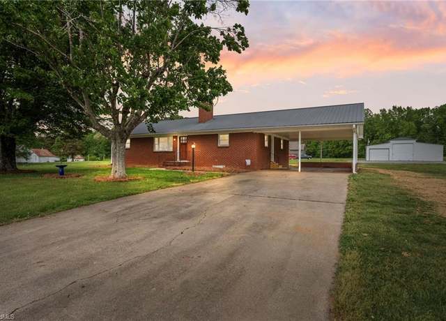 Property at 1738 Friendship Church Rd, Lexington, NC 27295, 2 beds, 2 baths