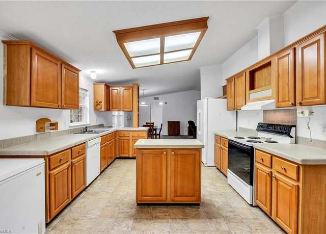 Property at 1265 Rainbow Ln, Pilot Mountain, NC 27041, 3 beds, 2 baths