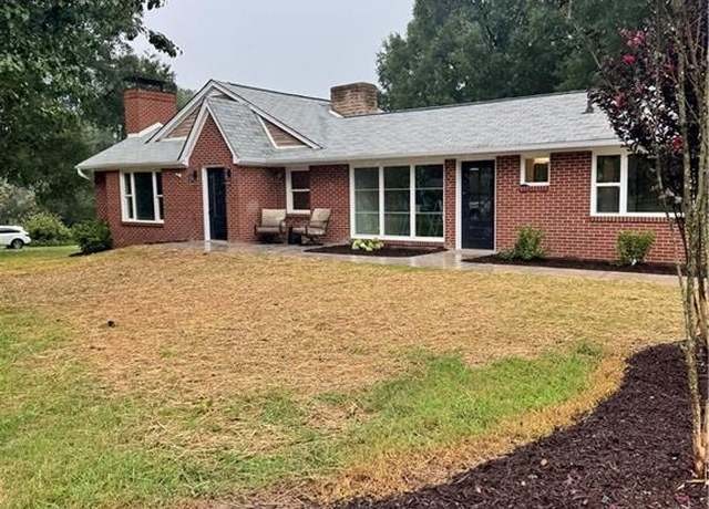 Property at 2249 Pisgah Church Rd, Kernersville, NC 27284, 3 beds, 2 baths