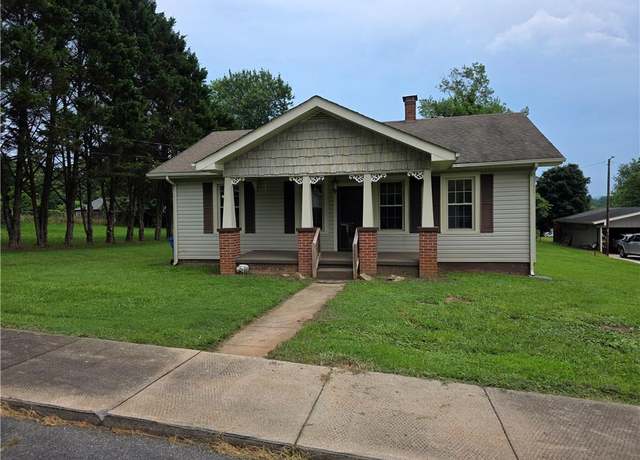 Property at 117 Hillcrest St, Jonesville, NC 28642, 2 beds, 1 bath