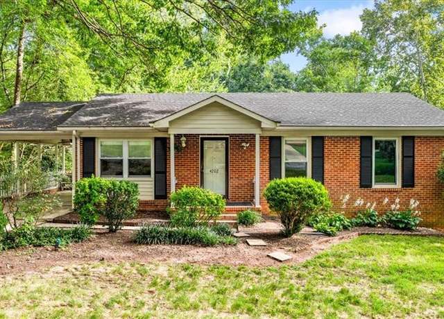 Property at 4202 Fairside Dr, Greensboro, NC 27405, 3 beds, 1.5 baths