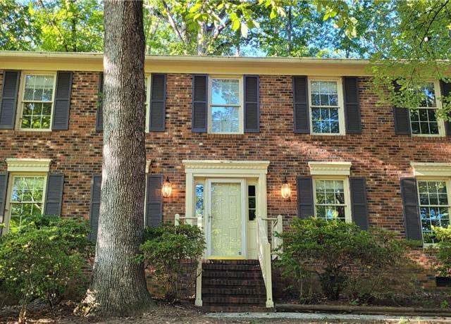 Property at 3003 Edgewater Dr, Greensboro, NC 27403, 4 beds, 2.5 baths
