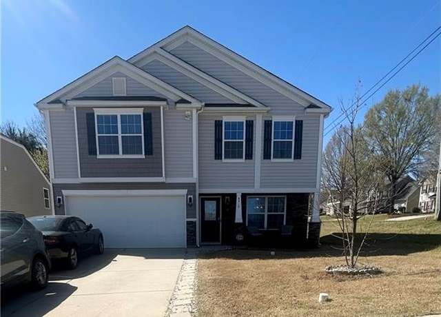 Property at 8502 Mansell Ct, Charlotte, NC 28215, 4 beds, 2.5 baths