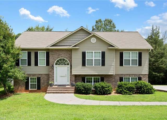 Property at 1440 S Peace Haven Rd, Clemmons, NC 27012, 4 beds, 3 baths