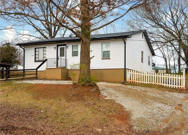 Property at 634 Lake St, Lexington, NC 27292, 3 beds, 2 baths