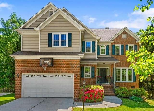 Property at 5294 Beechmont Dr, Greensboro, NC 27410, 5 beds, 3 baths