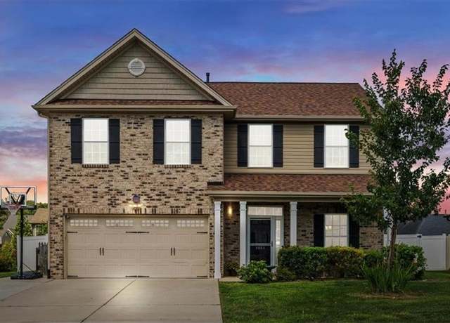 Property at 4004 Brayden Dr, High Point, NC 27265, 4 beds, 2.5 baths