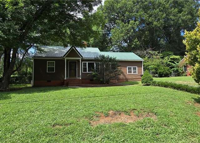 Property at 3420 Valley Rd, Winston-salem, NC 27106, 3 beds, 1 bath