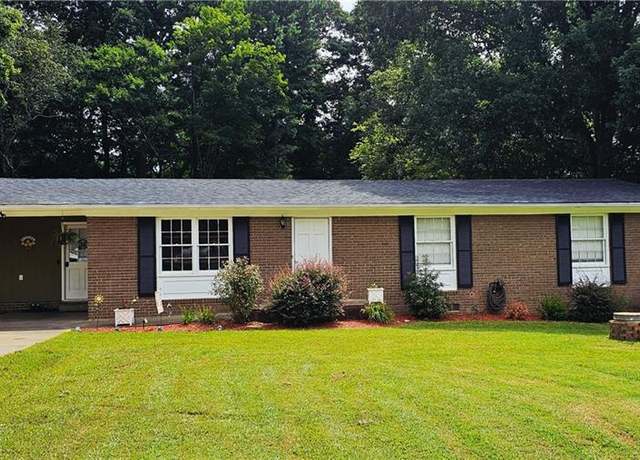 Property at 389 Chaney Rd, Asheboro, NC 27205, 3 beds, 2 baths