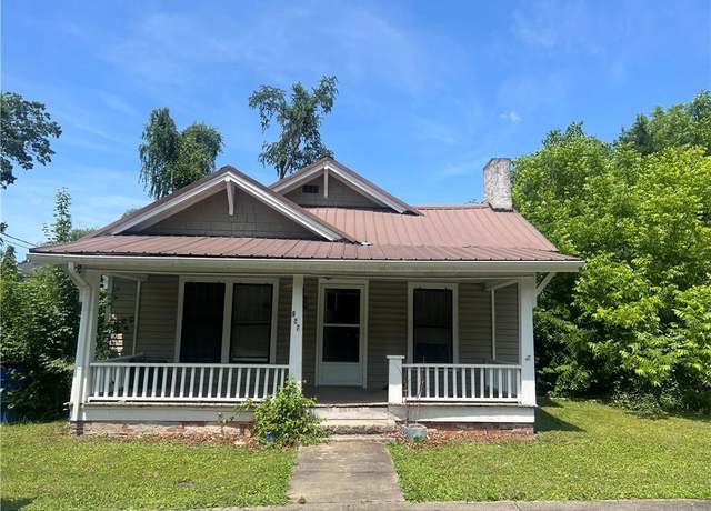 Property at 927 Willow St, Mount Airy, NC 27030, 3 beds, 1 bath