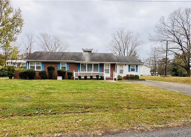 Property at 221 Hunter Rd, Mount Airy, NC 27030, 3 beds, 1.5 baths