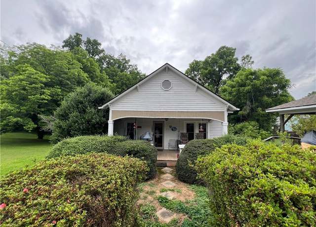 Property at 1502 Main St, Ramseur, NC 27316, 3 beds, 1 bath
