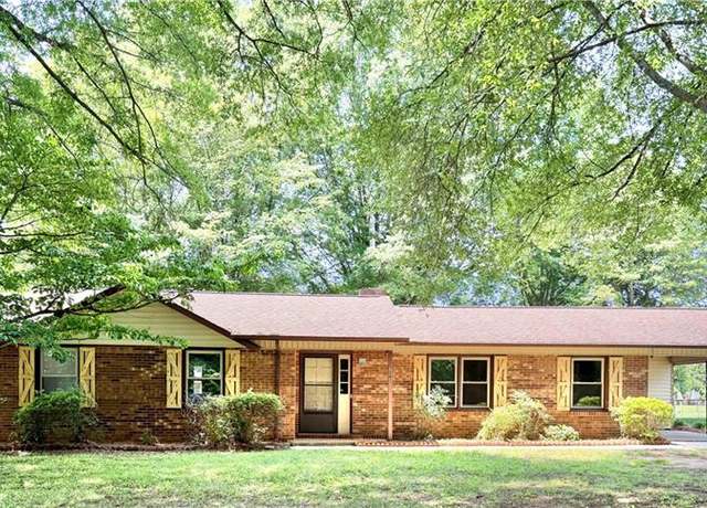 Property at 7062 Nc Highway 66 S, King, NC 27021, 3 beds, 2 baths