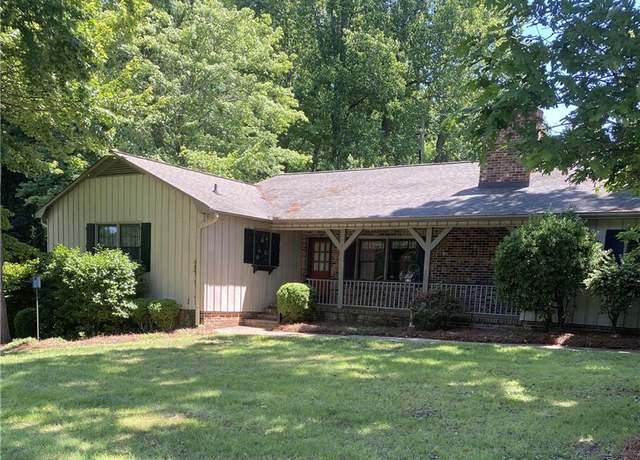 Property at 1229 Woodbrook Dr, Kernersville, NC 27284, 3 beds, 2 baths