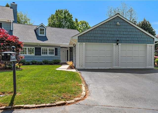 Property at 1253 Kent Place Ln, Winston-salem, NC 27104, 3 beds, 2 baths