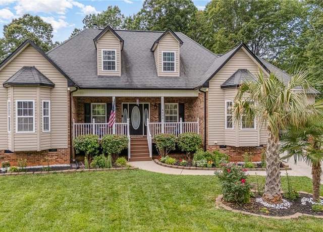 Property at 4636 Shattalon Cir, Winston-salem, NC 27106, 4 beds, 3 baths