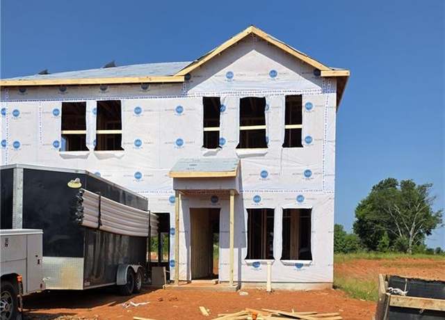 Property at 5134 Fallmeade Rd, Kernersville, NC 27284, 5 beds, 3 baths