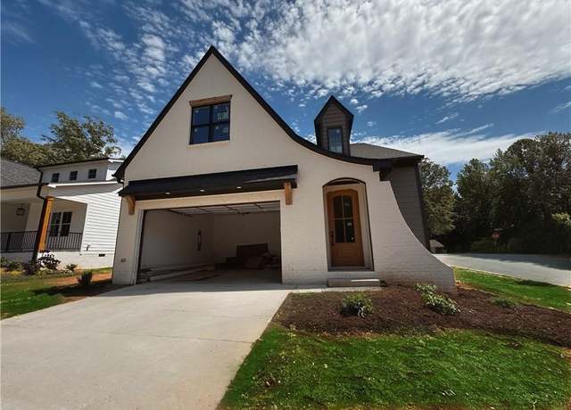 Property at 5918 Crossview Dr, Kernersville, NC 27284, 4 beds, 2.5 baths