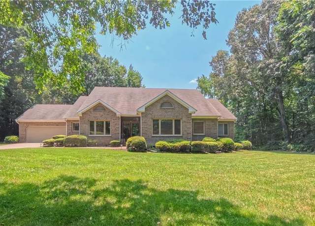 Property at 910 Whitney Ct, High Point, NC 27265, 4 beds, 3.5 baths
