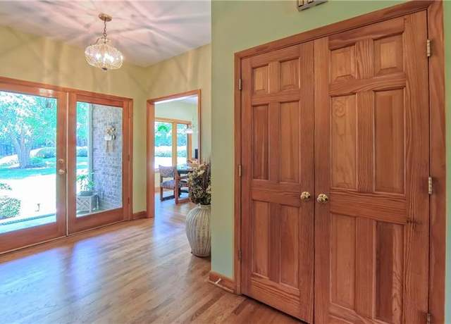 Property at 910 Whitney Ct, High Point, NC 27265, 4 beds, 3.5 baths