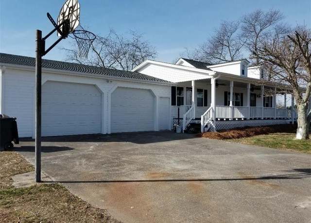 Property at 293 Airview Dr, Mount Airy, NC 27030, 2 beds, 2 baths