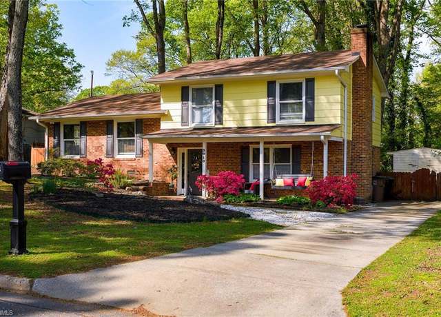 Property at 3010 Stratford Dr, Greensboro, NC 27408, 4 beds, 2.5 baths