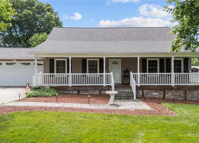 Property at 2716 Bethel Ct, Winston-salem, NC 27127, 3 beds, 2 baths