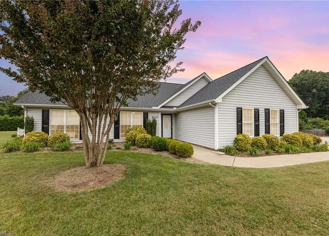 Property at 6141 Hickory Creek Rd, Winston-salem, NC 27107, 3 beds, 2 baths