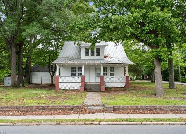 Property at 508 Guilford St, Thomasville, NC 27360, 4 beds, 2 baths