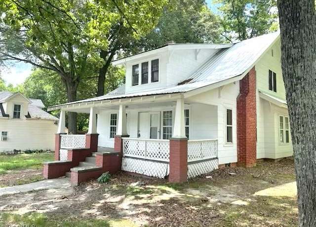 Property at 508 Guilford St, Thomasville, NC 27360, 4 beds, 2 baths