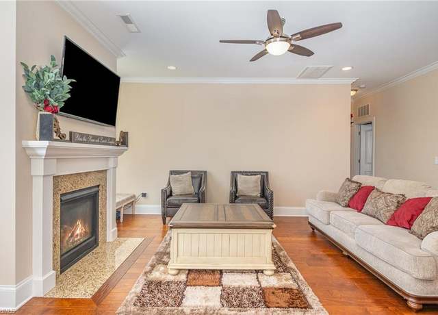 Property at 1376 Trafalgar Dr, High Point, NC 27262, 4 beds, 3.5 baths