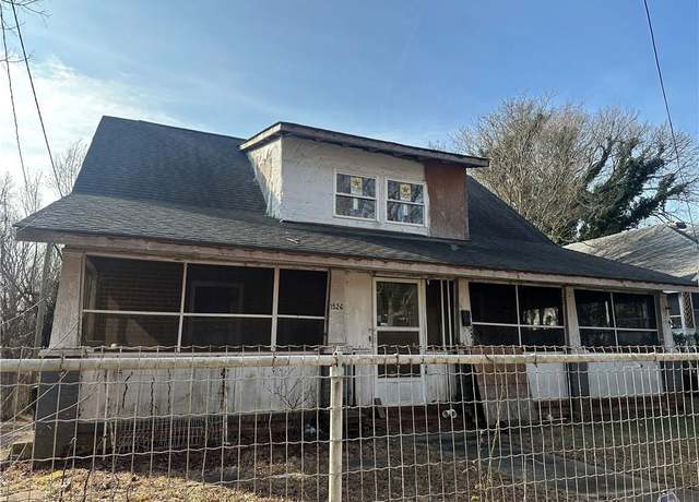 Property at 1526 25th St, Winston-salem, NC 27105, 5 beds, 1 bath