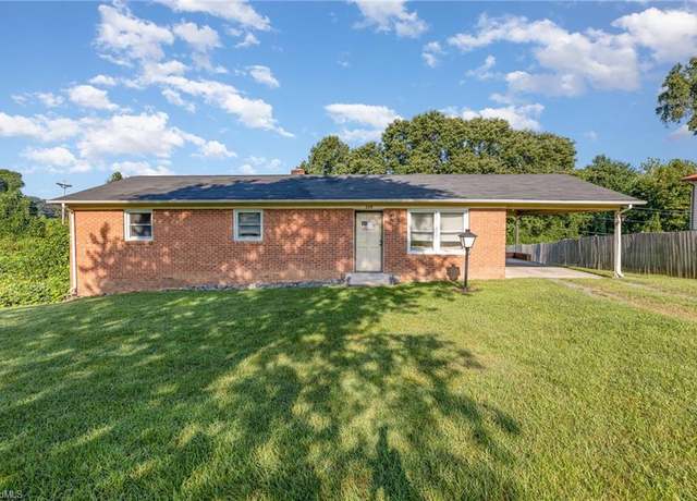 Property at 220 Kerner Knolls Dr, Kernersville, NC 27284, 3 beds, 2 baths