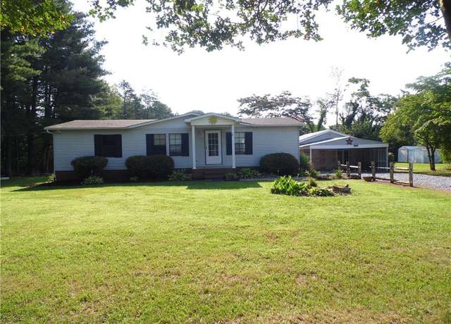 Property at 1475 Ferguson Dr, Clemmons, NC 27012, 3 beds, 2 baths