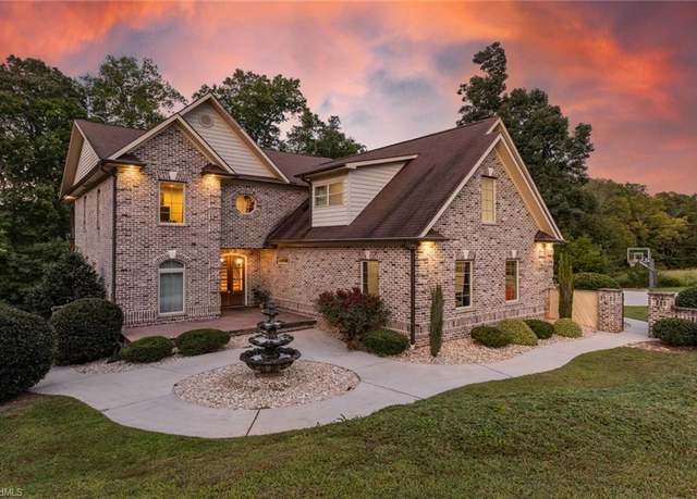 Property at 910 Berrier Rd, Lexington, NC 27295, 4 beds, 4.5 baths