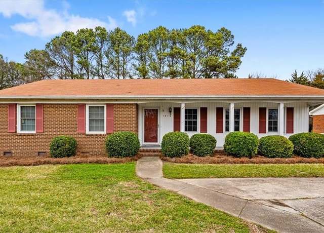 Property at 1015 E Washington St, Greensboro, NC 27401, 3 beds, 2 baths
