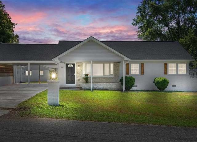 Property at 300 Willowbrook Dr, Thomasville, NC 27360, 3 beds, 2 baths