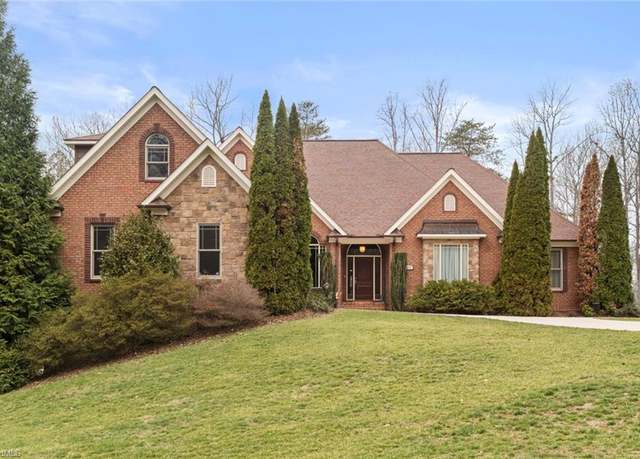 Property at 900 Leonard Courtyard Blvd, Clemmons, NC 27012, 5 beds, 4.5 baths