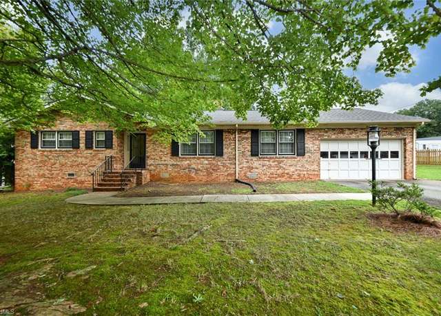 Property at 304 Irving Park Dr, Kernersville, NC 27284, 3 beds, 2 baths